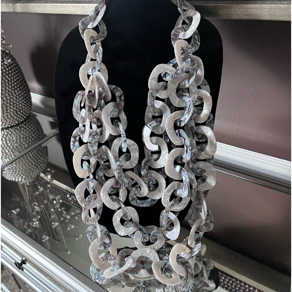 Sassy Jones Zaria Chain Oyster